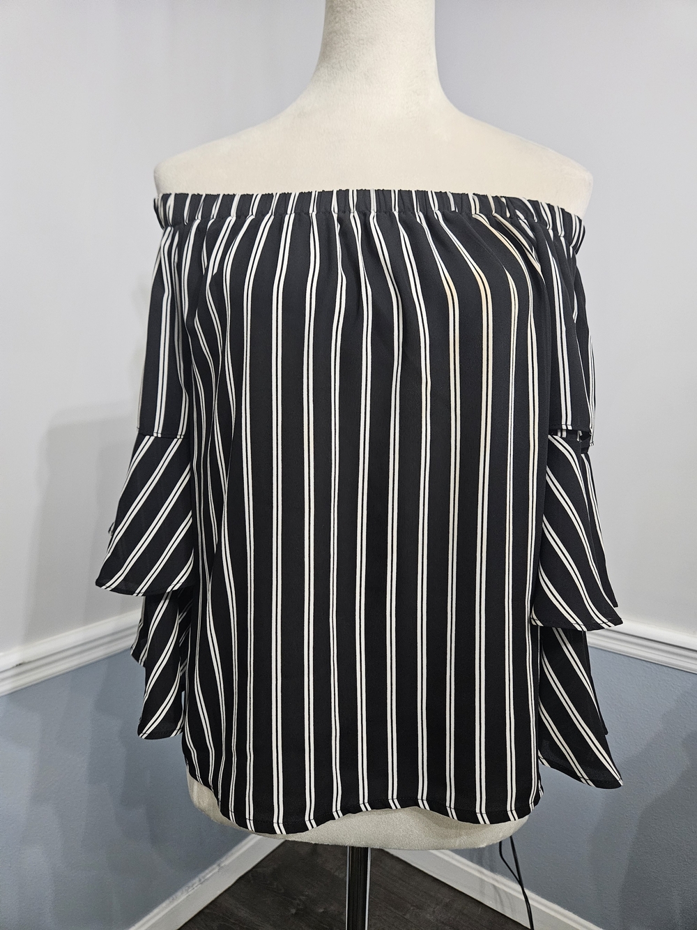 Romeo & Juliet Couture R+J Striped Off-the-Shoulder Ruffle Top Festival Sz Small